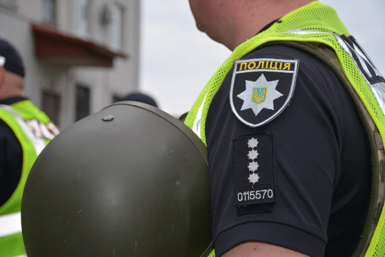 Стрілянина у Києві: чоловік відкрив вогонь у дворі через сварку