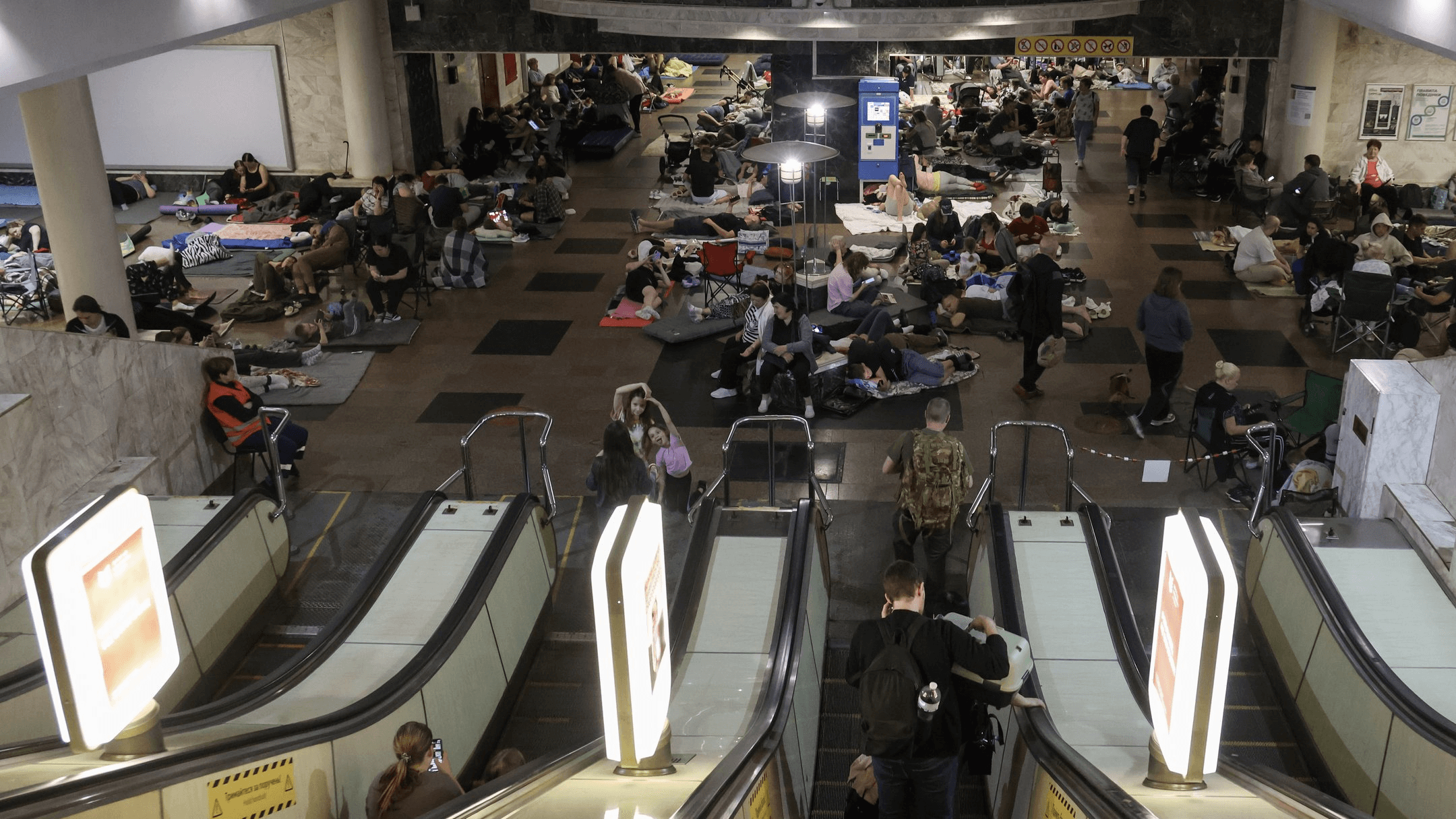 Понад 28 000 киян одночасно шукали укриття в метро під час обстрілів