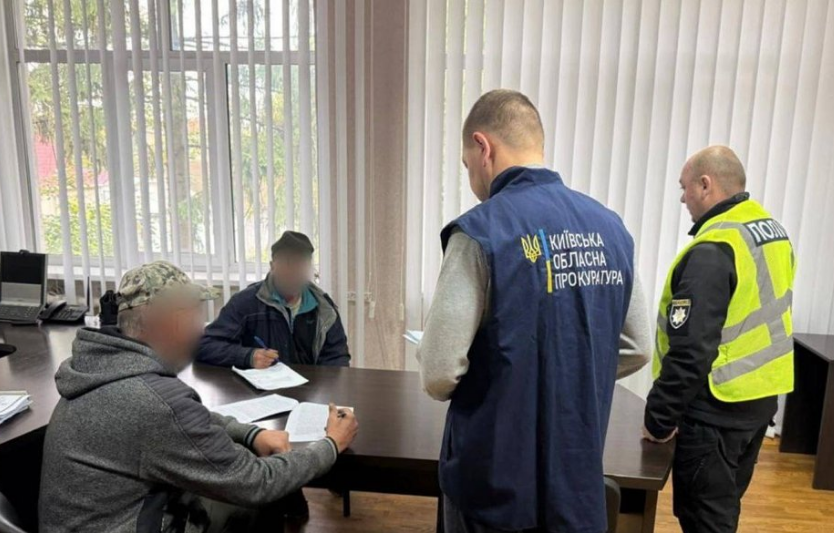 На Київщині викрили двох чоловіків, які ловили рибу в зоні Чорнобиля