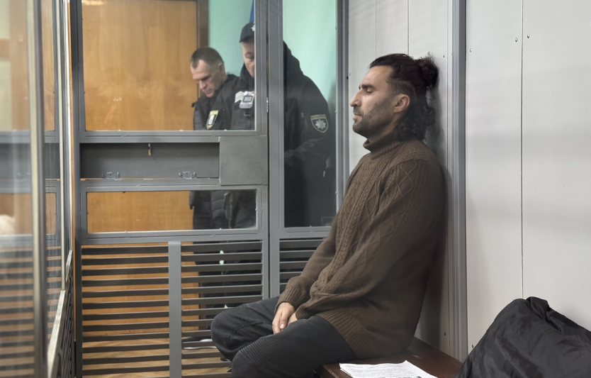 Суд залишив під вартою водія Mercedes, який побив велосипедиста в Києві